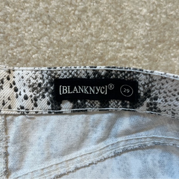 BlankNYC Skirt Womens 29 Black White Snakeskin Python Print Denim Mini Cotton - Picture 3 of 9